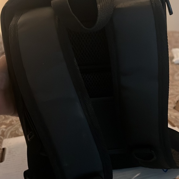 *LIKE NEW* Duchamp London Anti-theft Laptop Backpack - Picture 3 of 4